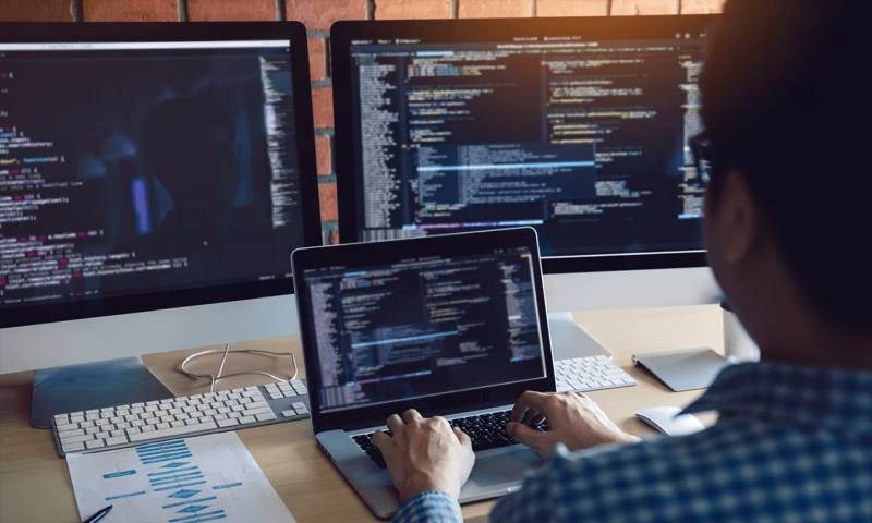 数据科学选型:R与Python如何赋能灵寿县网站建设?